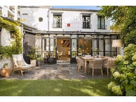 neuilly hôpital américain : ravissante maison à l'abri des regards avec son jardin arboré