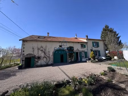 belle ferme de 176 m2 située sur un terrain de 709 m2 sur la commune de franchevelle