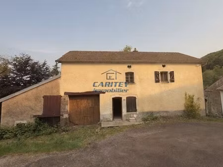 ancienne ferme de 75 m2 située sur un terrain de 2712 m2 sur la commune de saint bresson