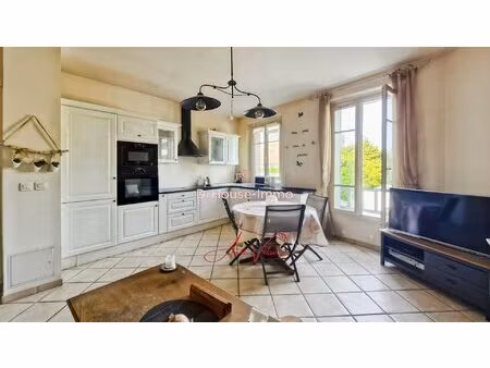 hyper centre  gare à 4mn et au calme - appartement deux pièces 45.06 m2 + cellier + cave +