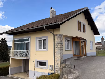 grande maison familiale à fort potentiel gellin (25240)
