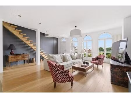 rue saint-pierre – superbe duplex familial