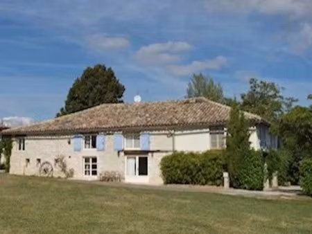 grange rénovée isolée de 200 ans comprenant 8 chambres