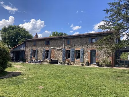 longère dans un cadre idylique  sans voisins!