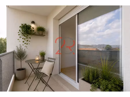 appartement t2 lumineux avec balcon et parking