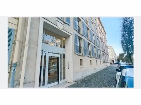 location bureaux 15 m² à 179 m²