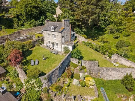 maison de pierre avec jardin et vue panoramique : l'exception au cœur de dinan
