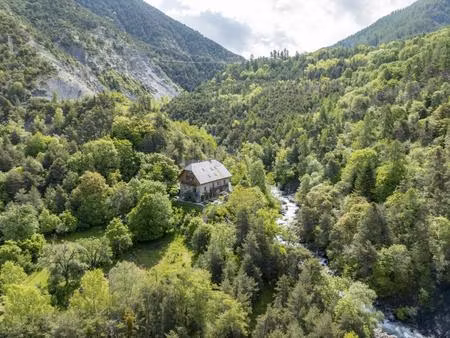 ancienne ferme de charme rénovée avec gîte – 12 chambres – 3 3 ha de terrain – hautes-alpe