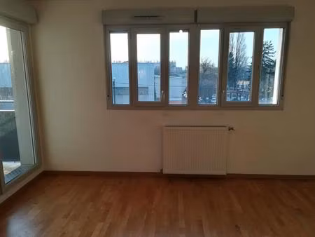 t2 avec balcon & garage - villeurbanne quartier st jean