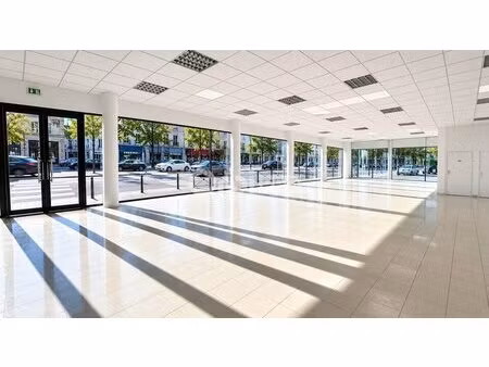 location entrepôt 900 m²