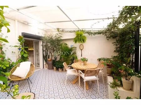très bel appartement refait à neuf à seulement 30 mètres de la plage.