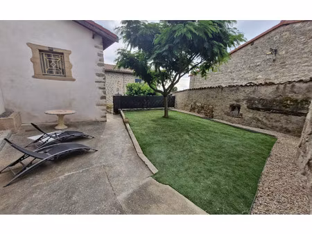 location appartement  66 m² t-3 à chassagny  850 €
