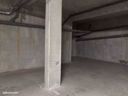 place de parking 27m2 fermable boxable