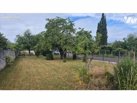 terrain 665 m² ecuelles
