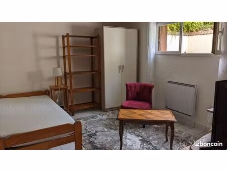 loue chambre meublée. etudiant(e) 350 ttc