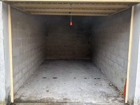 garage box dans un parking privé sécurisé
