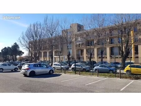 parking à louer aix en provence / puyricard
