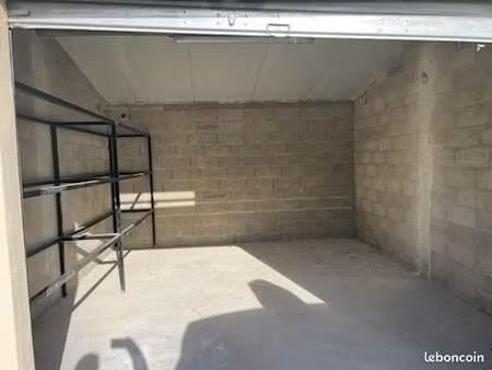 local 21m² d'activité et de stockage