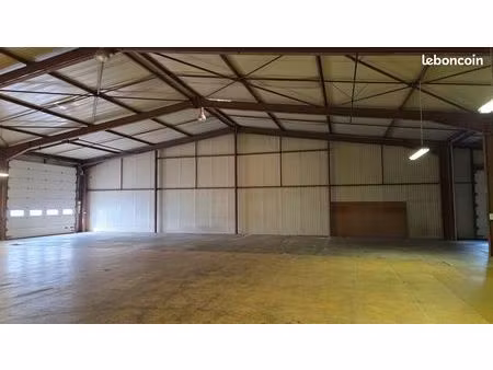 a louer hangar 500m²
