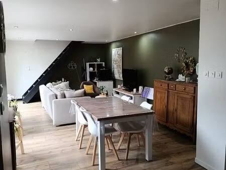 magnifique duplex 3 chambres avec cour privative et terrasse couverte