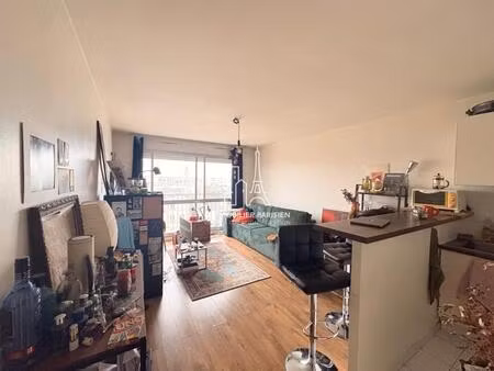 mairie du 18eme arrdt - rue du poteau. beau studio avec vue