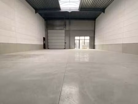 à louer – unité pme neuve de 240 m² avec 3 emplacements de p