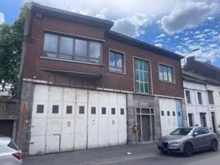 entrepôt 700m² à louer monceau-sur-sambre