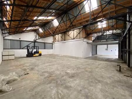 entrepôt polyvalent ±170 m² à courcelles