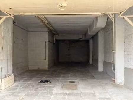 grand garage sécurisé - idéal voiture+stockage
