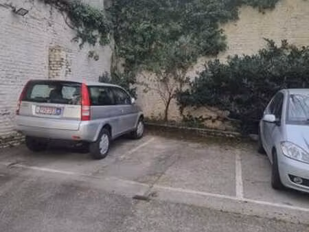 rue saint-bernard : location parking saint-gilles