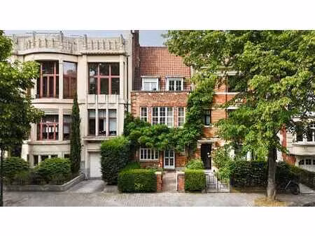 brugmann - charmante maison 4 chambres avec jardin à rénover