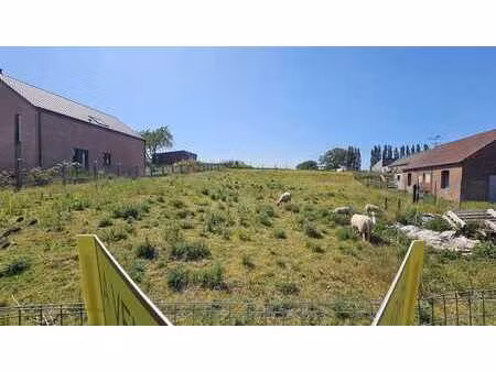 terrain à bâtir de 12 ares avec 19 mètres de façade