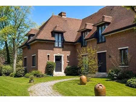 somptueuse villa dans un écrin de verdure