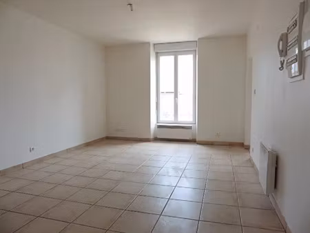 location appartement 3 pièces 70 m² à sévérac d’aveyron (12150)