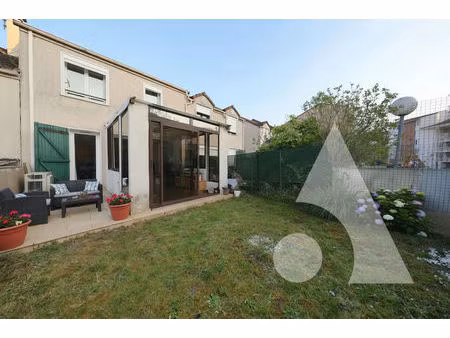 maison avec 3 chambres  jardin et garage