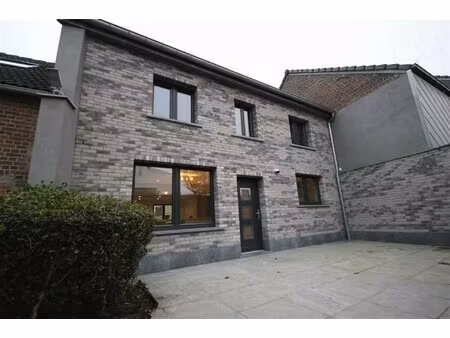fijn gelegen en recent gerenoveerde 4 slaapkamer woning