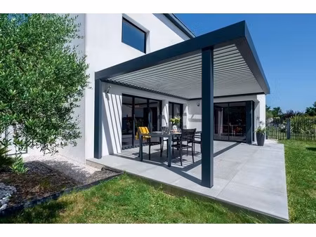 magnifique villa type 5 avec jardin dans un secteur résidentiel et sécurisé