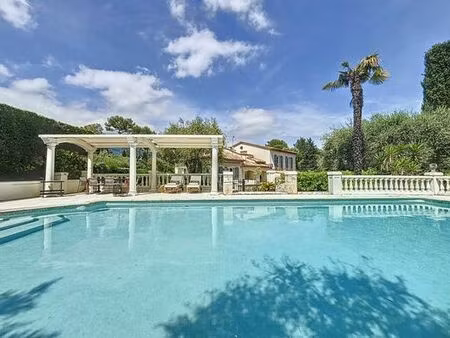 villa de 7 pièces de luxe en location roquefort-les-pins  france