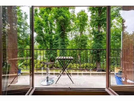 bords de marne. vues dégagées. 2 pièces de 50m². balcon. garage