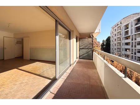 marseille 7ème - t2 avec terrasse