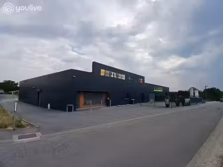 ensemble immobilier d'activité de 770 m² avec revenu locatif immédiat – terrain clos de 2 