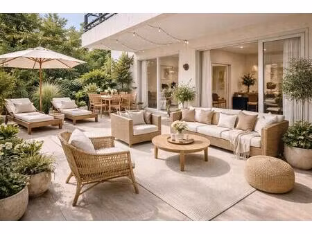 **rare et exclusif centre-ville t3 avec jardin + terrasses + boxs**