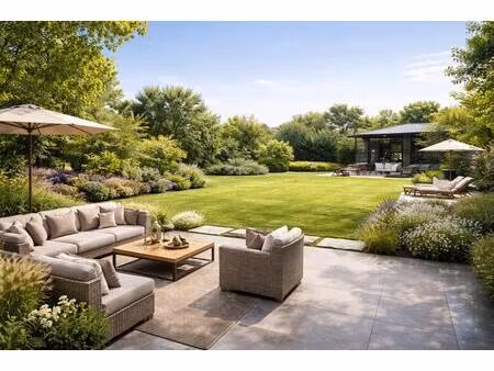 **rare et exclusif centre-ville t5 170m² avec jardin + terrasses + boxs**