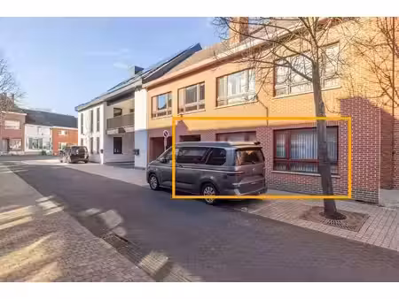 appartement au rez-de-chaussée avec 2 chambres et garage