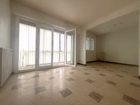 4 pieces 70m2 toulon est parking
