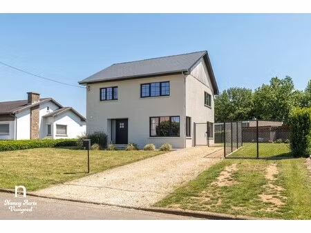 lichtrijke en perfect afgewerkte woning op royaal perceel
