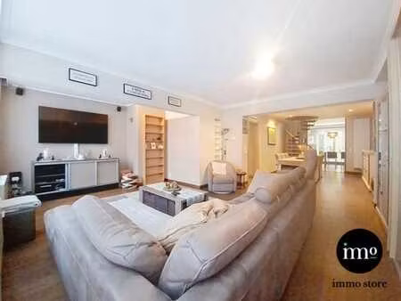 maison unifamiliale unique avec atelier et garage