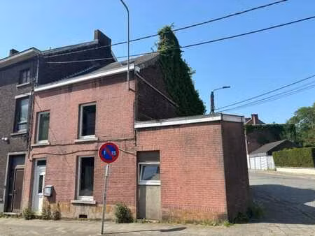 maison trois façades à rénover avec jardin et garage