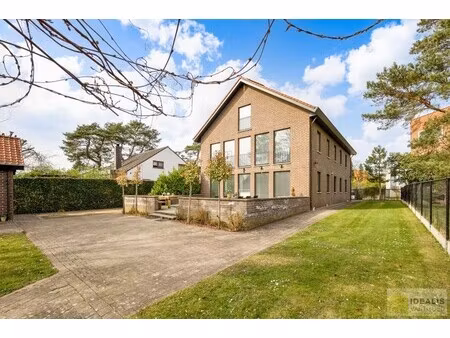 statige  strakke en uiterst ruime woning/kantoor met hoogstaande afwerking en oog voor det