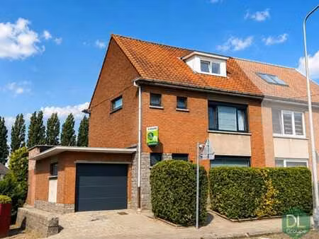 jolie maison 3 façades avec 4 chambres  jardin et garage !